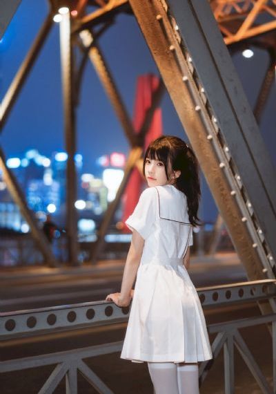 屋内有人电影_BD英语全集免费播放